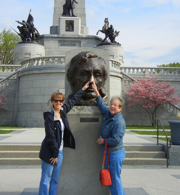 Visiting Lincoln's tomb in Springfield, Illinois