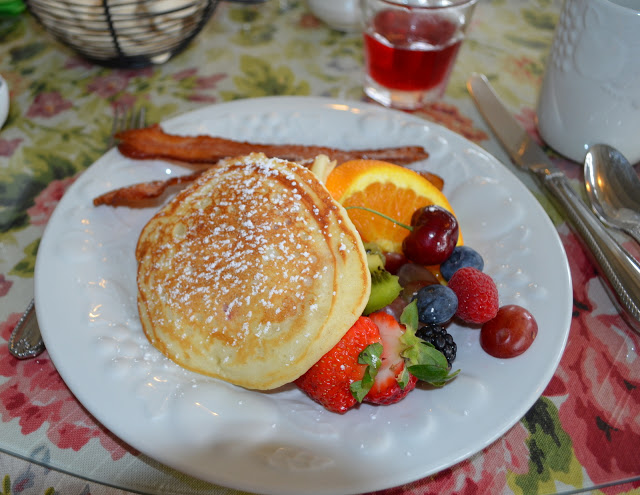 strawberry-banana pancakes, applewood