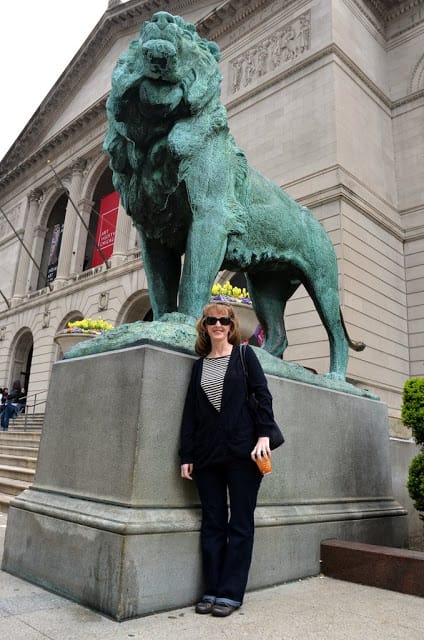 I just love buildings with large lions standing in front of the entrance