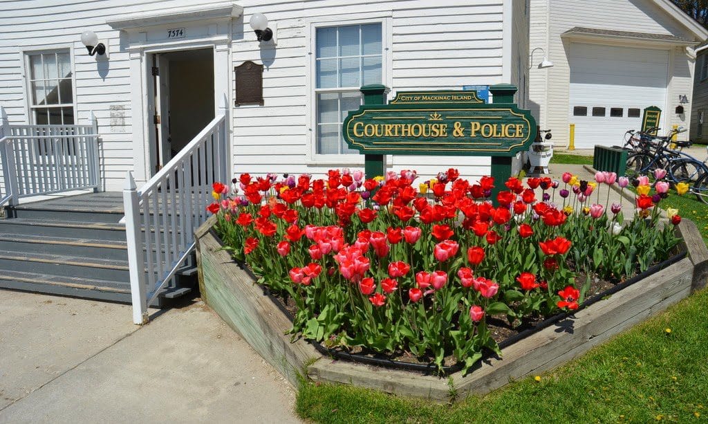 courthouse and police station 